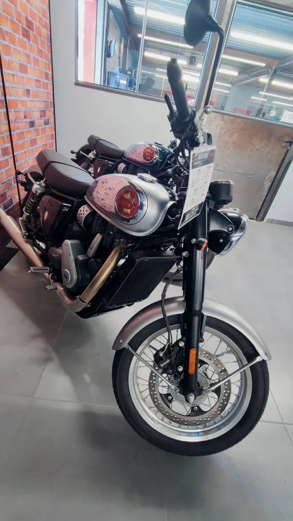 DÉSTOCKAGE Moto Neuve BSA goldstar 650 zero kilomètre déjà immatriculé