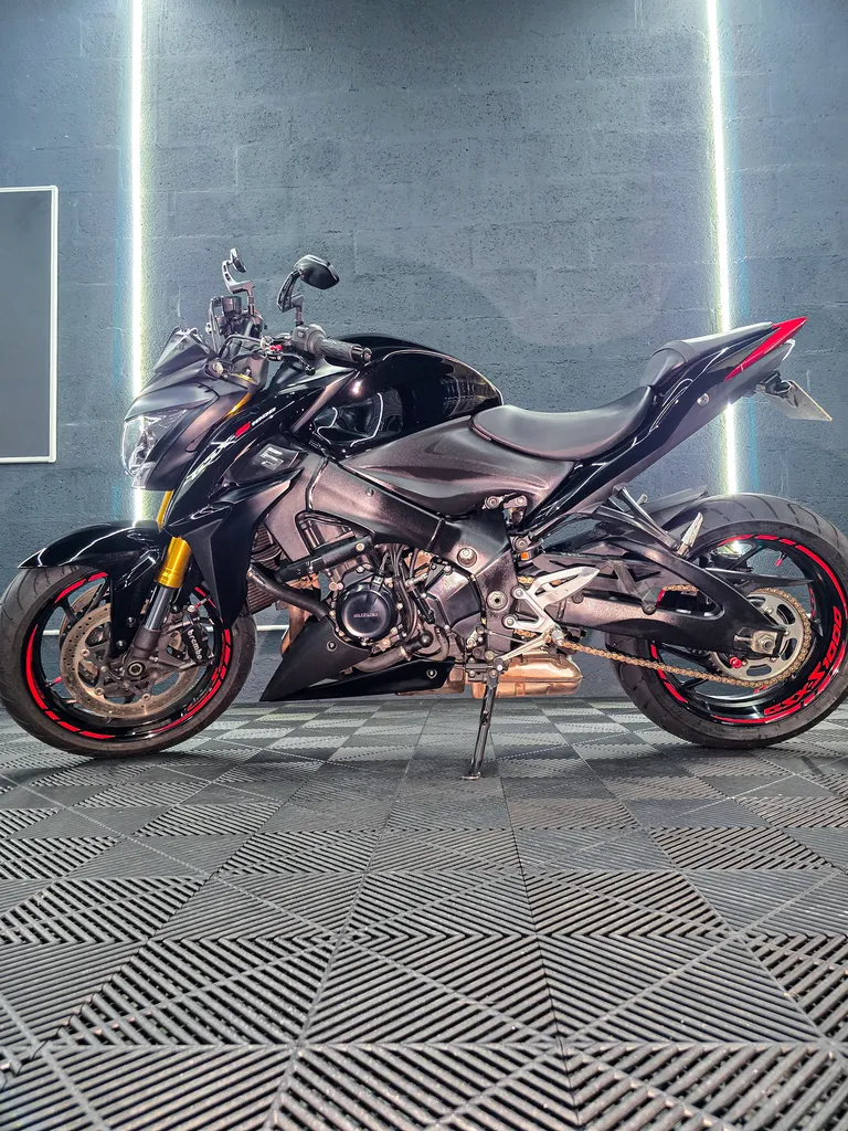 Rénovation esthétique, polissage et protection cire moto - Suzuki GSX-S 1000