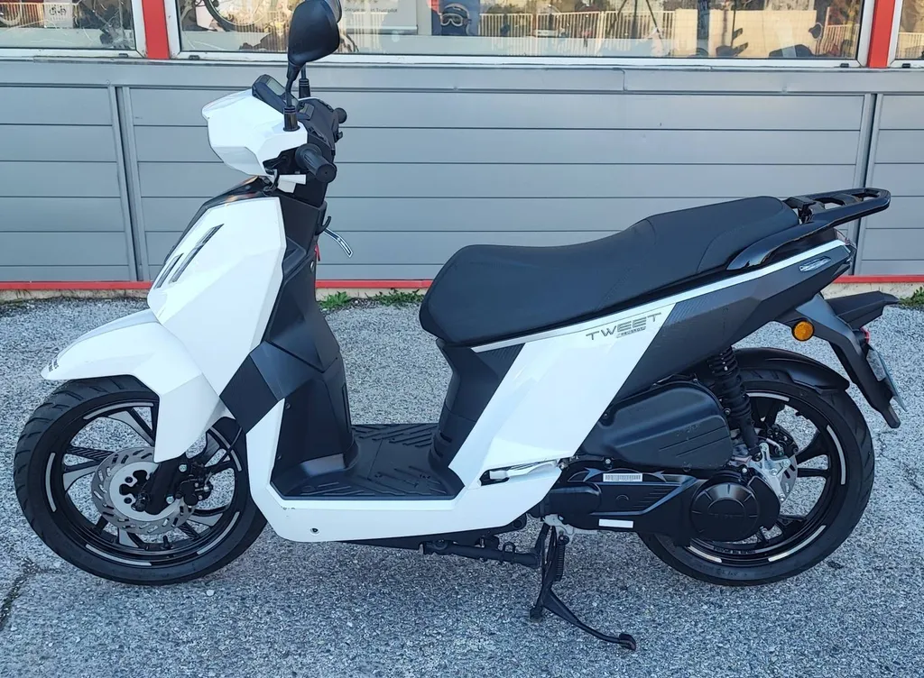 PEUGEOT TWEET 125 DU 06/2024 AVEC 1800KM.