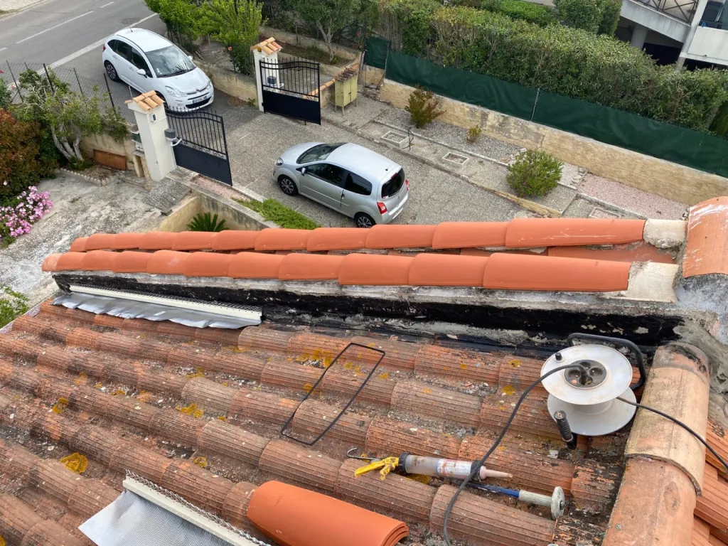 mise en place solin en plomb près de aix en provence