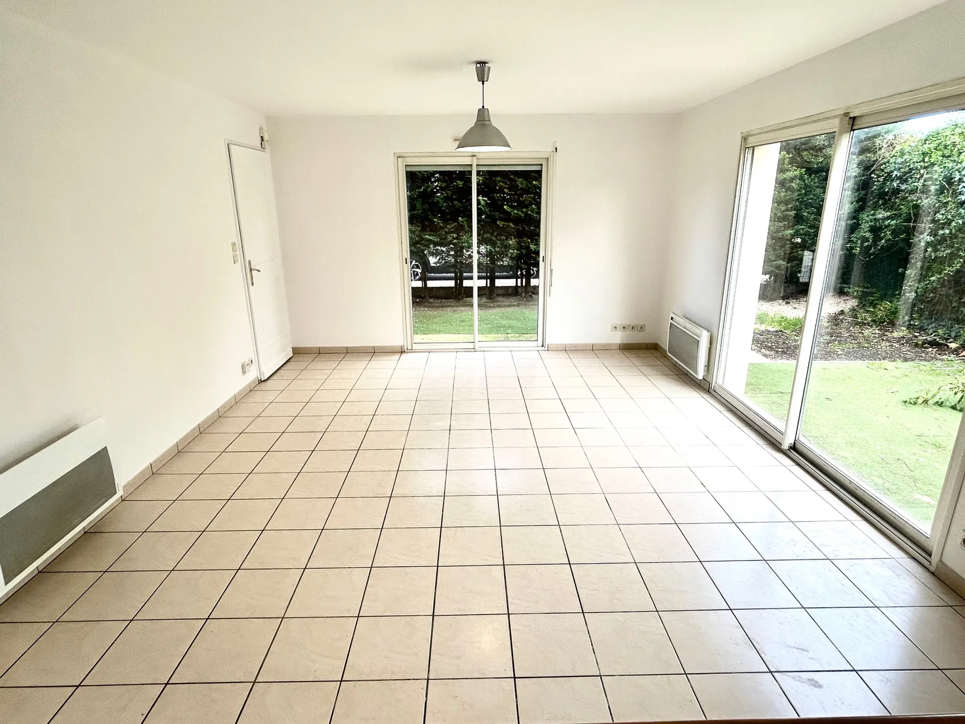 Agréable maison avec jardin de ville et garage, Bruges proximité Parc Ausone