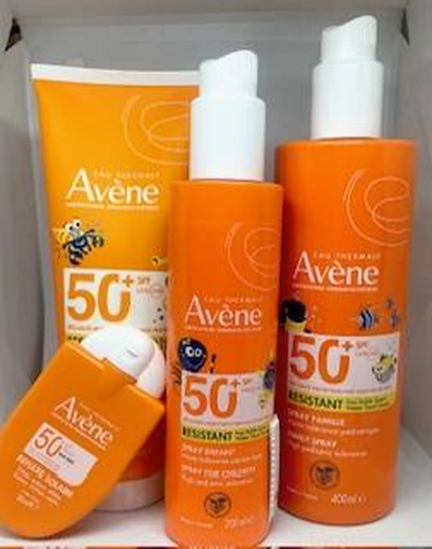 Avène gamme RESISTANT pour enfant spf 50+ en 200ml, 250ml et 400ml  plus le reflexe solaire avène pour peaux sensibles en spf50+ également format 30ml a la pharmacie du petit Bosquet 13012 marseille  