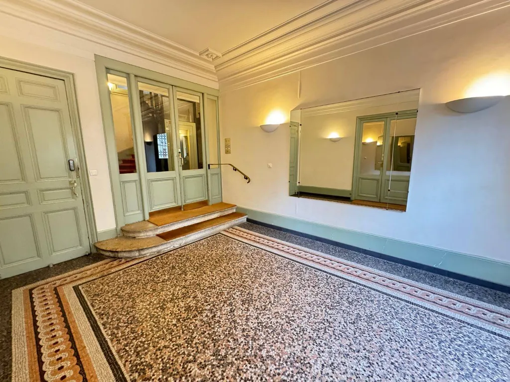 A vendre 5 pièces Haussmannien Europe/Villiers Paris 8ème