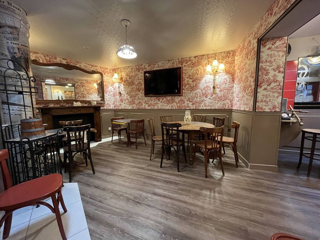 Ensemble immobilier avec ascenseur, à vendre, en centre ville de Caudebec en Caux !