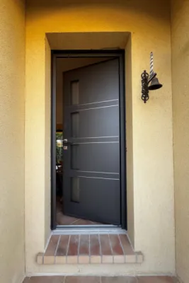 Porte d'entrée en aluminium 