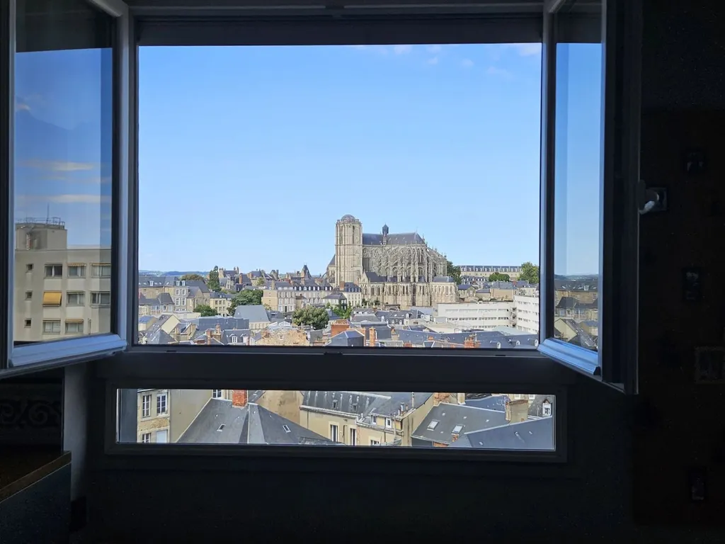 Appartement avec balcon vue dégagée cathédrale St Julien
