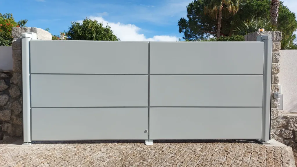 Portail battant Tschoeppe Lucco motorisé Ghostopener