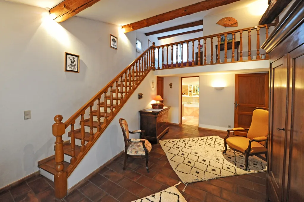 Avignon Intra-Muros, Hôtel particulier du XIVème siècle à vendre   