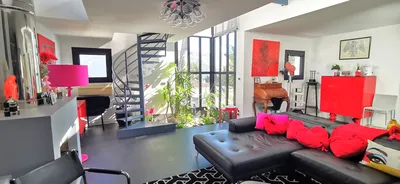 Vente villa T5 Cassis  avec piscine à débordement, parking privatif, vue mer et accès au village à pied