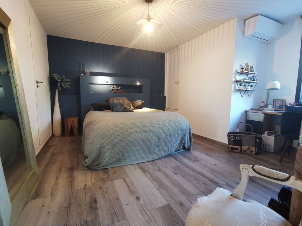 Appartement Cassis  dans le centre du village avec jardin et deux parkings privés