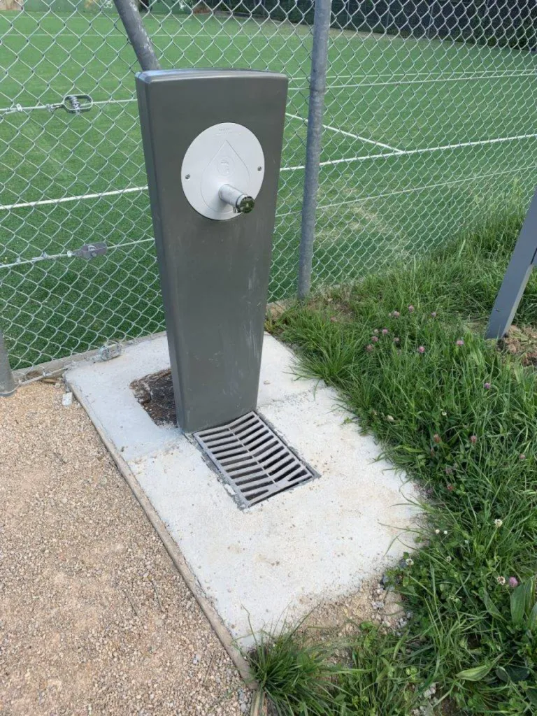 Installation d'équipements sportifs multisports et fitness, jeux pour enfants en inox et mobiliers urbains à Neuville sur Saône près de Lyon