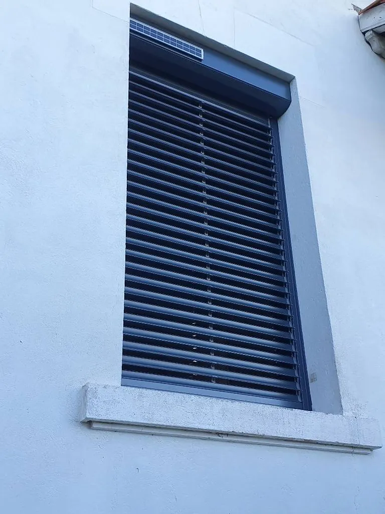 Installation de volets et brise soleil orientable (BSO) sur mesure à Lyon et Villefranche‑sur‑Saône