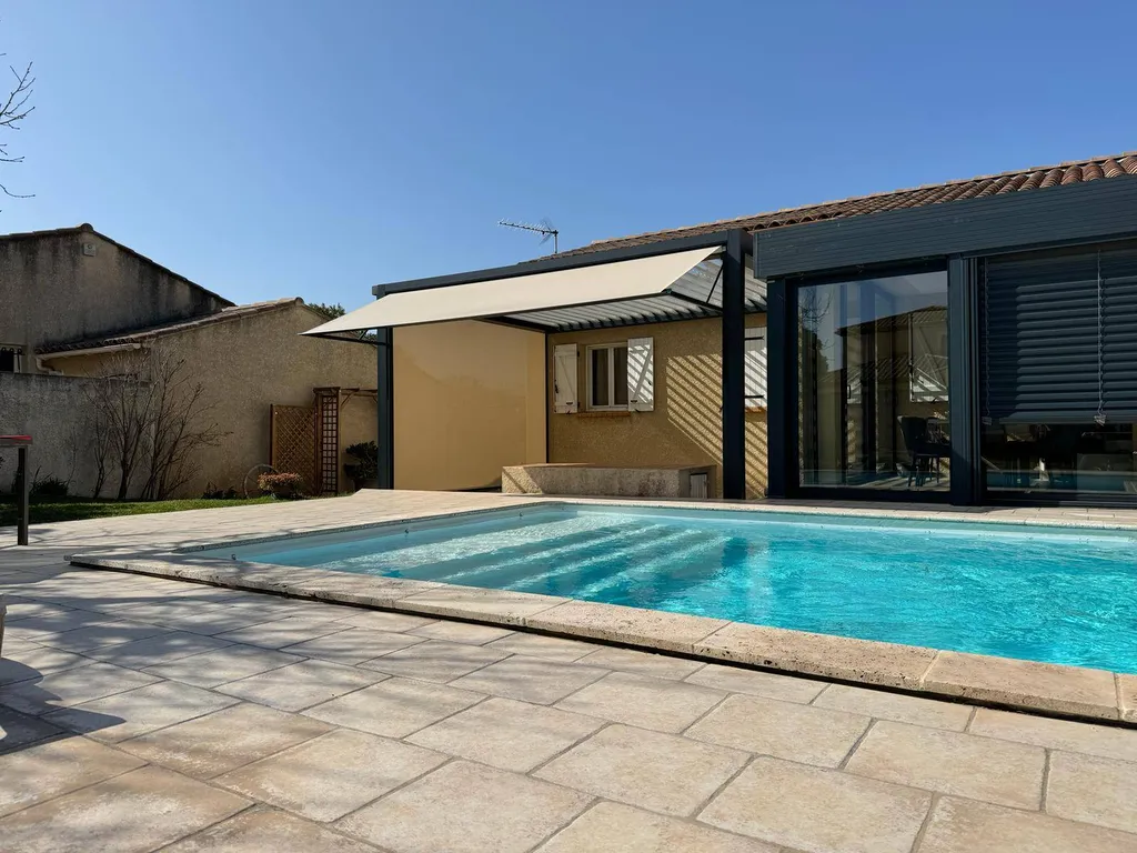 Pergola bioclimatique marquises open IT avec store zip gris anthracite 