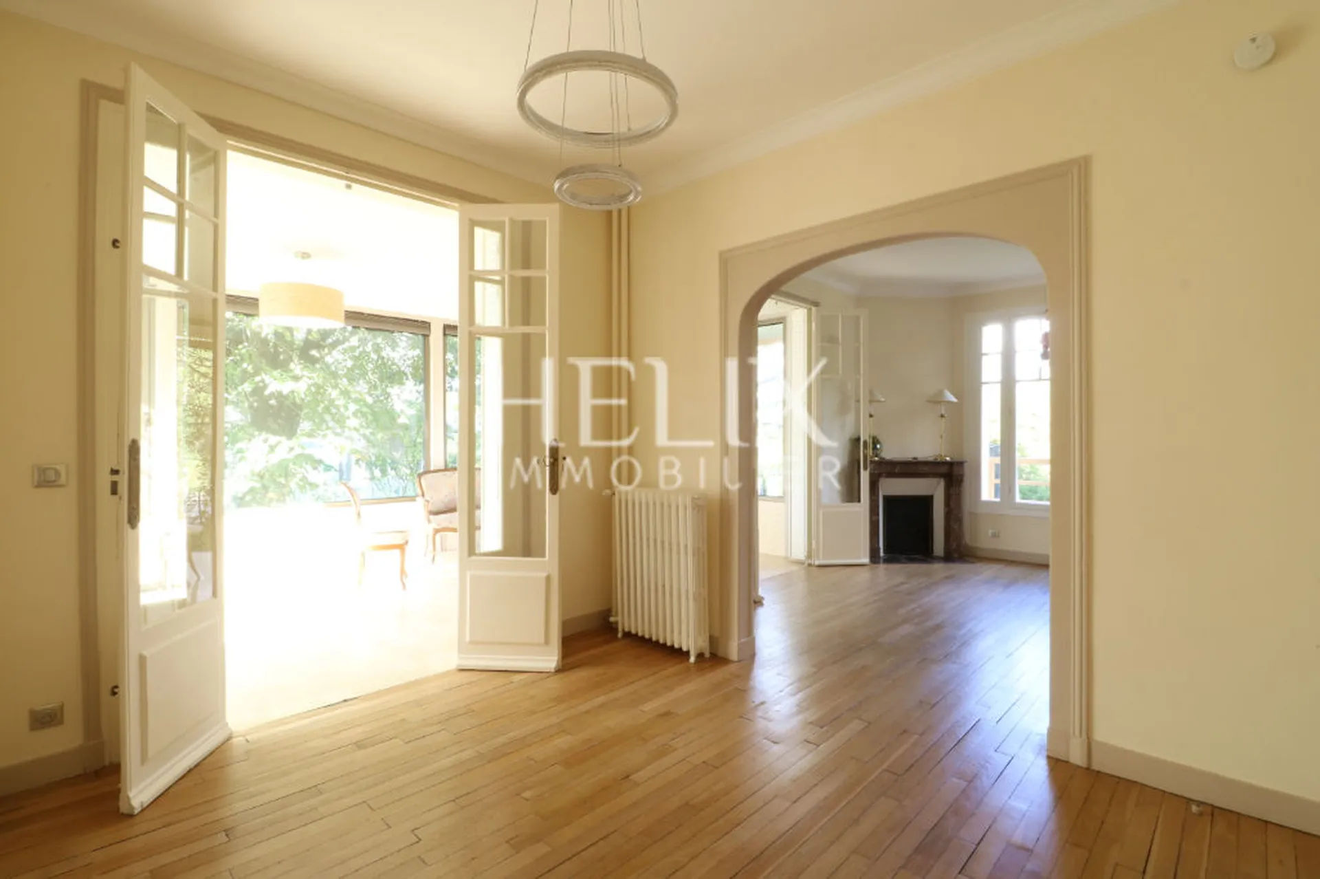 Belle maison familiale au Vésinet d'une surface de 160M² 8 pièces un triple séjour et 5 chambres, Proche école, gare RER A et commerces.