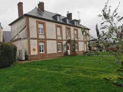 Acheter, Ancien Presbythère rénové avec jardin de 1 170 m², proche des commerces, dans la région de Cormeilles 27260
