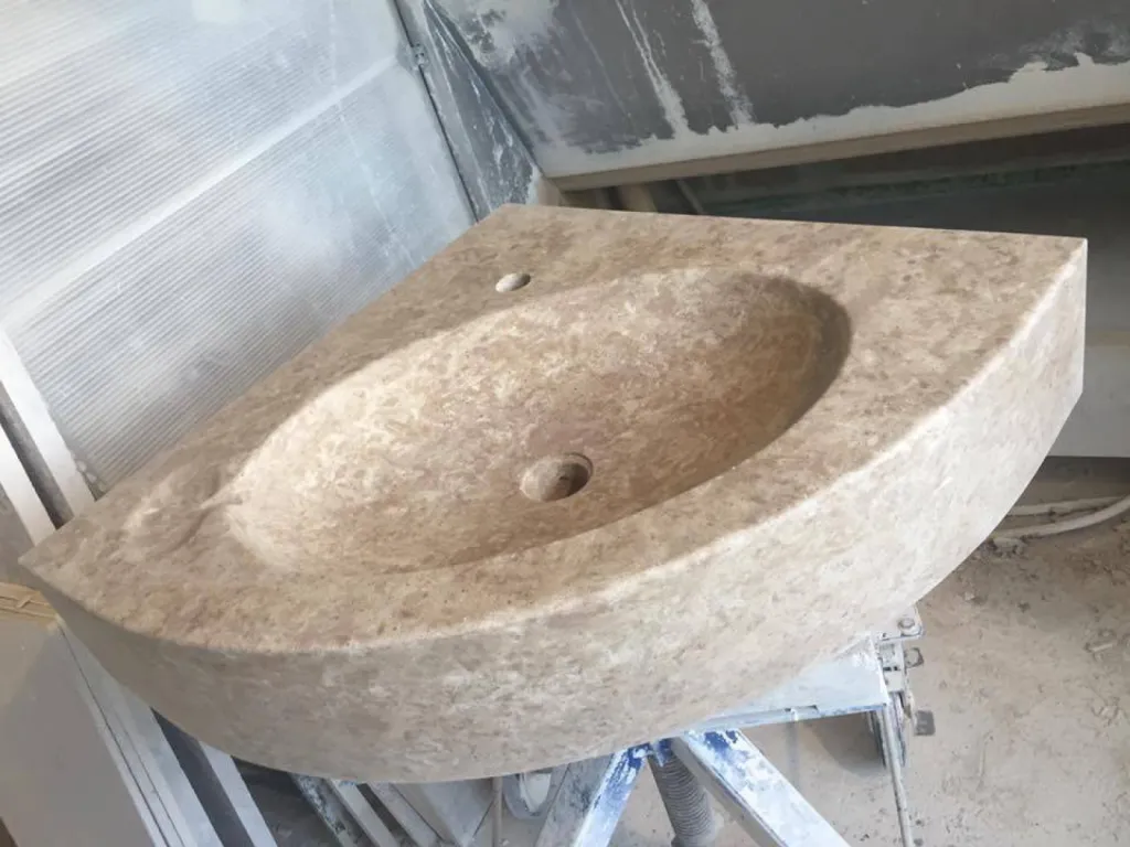 Tailleur de pierre à Valliguières entre Nîmes, Avignon, Uzès dans le Gard