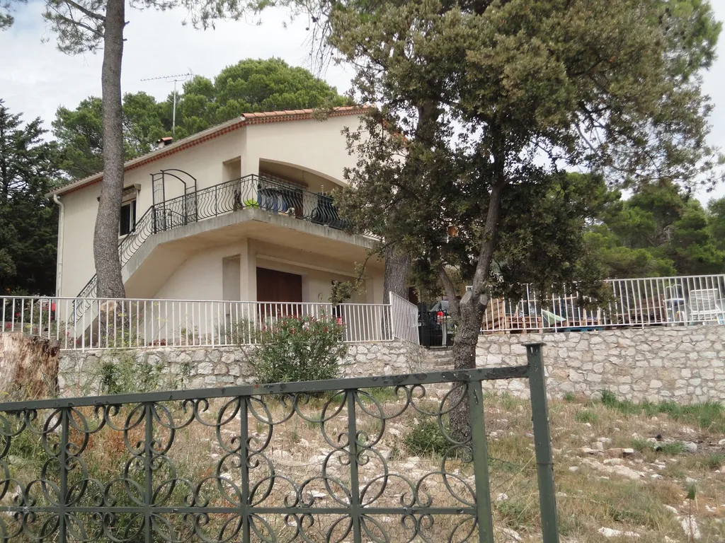 Maison Roquefort La Bédoule sur 2 niveaux 