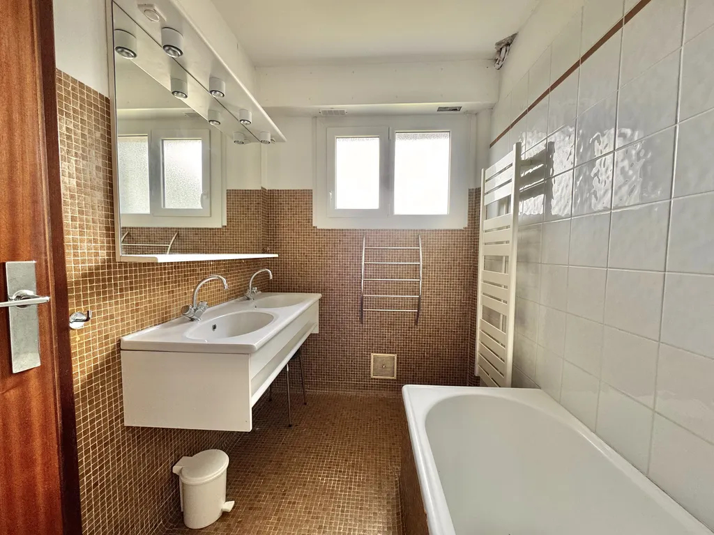 2592 - Appartement 3 pièces avec vue mer
