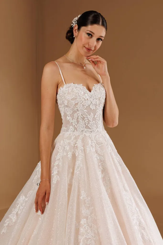 robe princesse à paillettes rose poudré