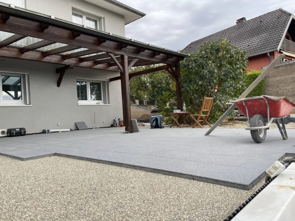 Création d’une terrasse en dalles pour une maison dans le Bas-Rhin 