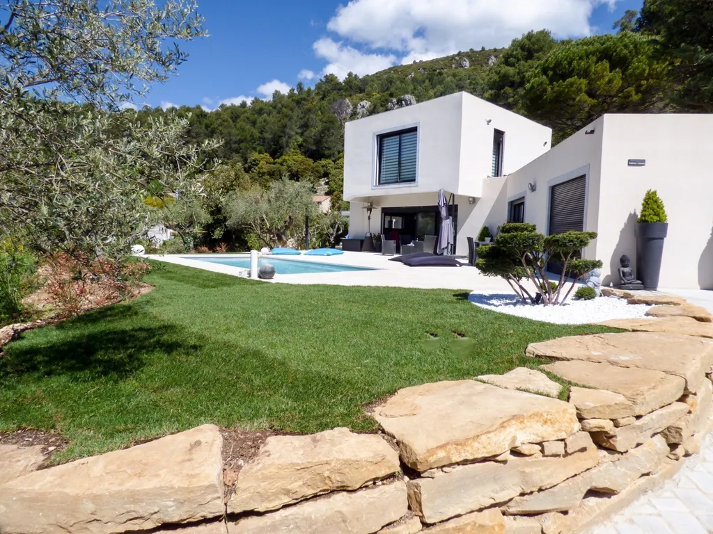 villa signes avec coque alliance cuers