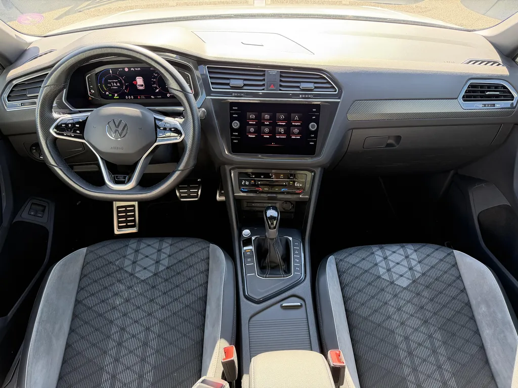 Volkswagen Tiguan d'occasion eHybrid R-Line 245ch en vente chez votre concessionnaire auto à proximité de Le Havre