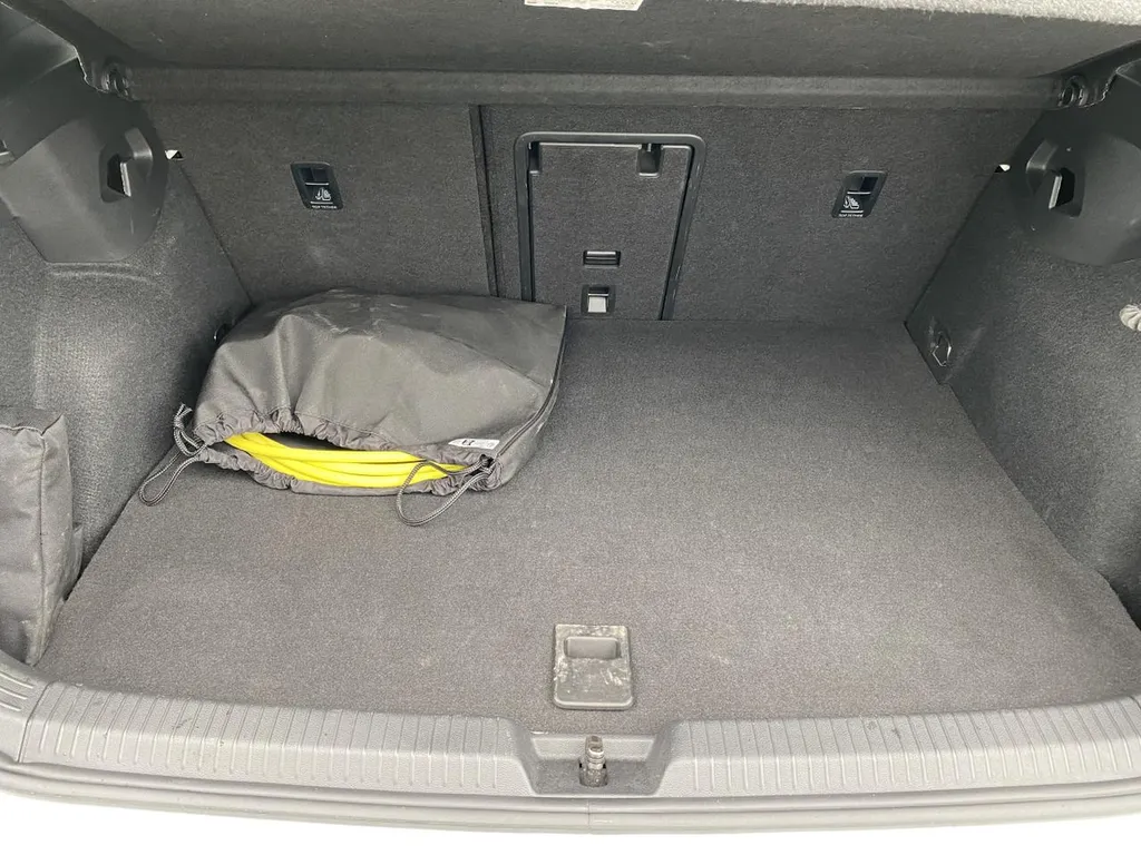 Volkswagen Golf GTE d'occasion à vendre près du Havre : Hybride Rechargeable performante disponible chez votre concessionnaire normand