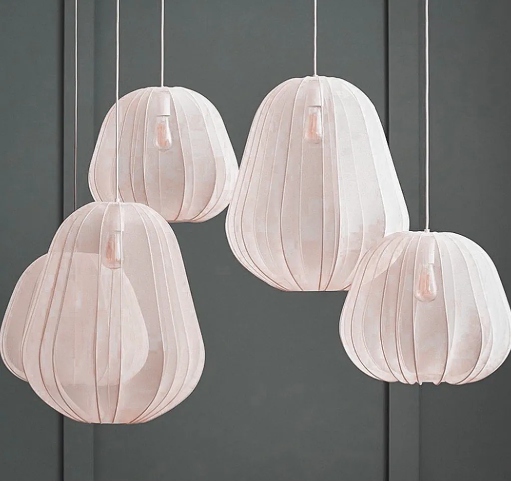 Vente de mobilier design et luminaire contemporain pour salon haut de gamme avec table et chaises à Balma 31130