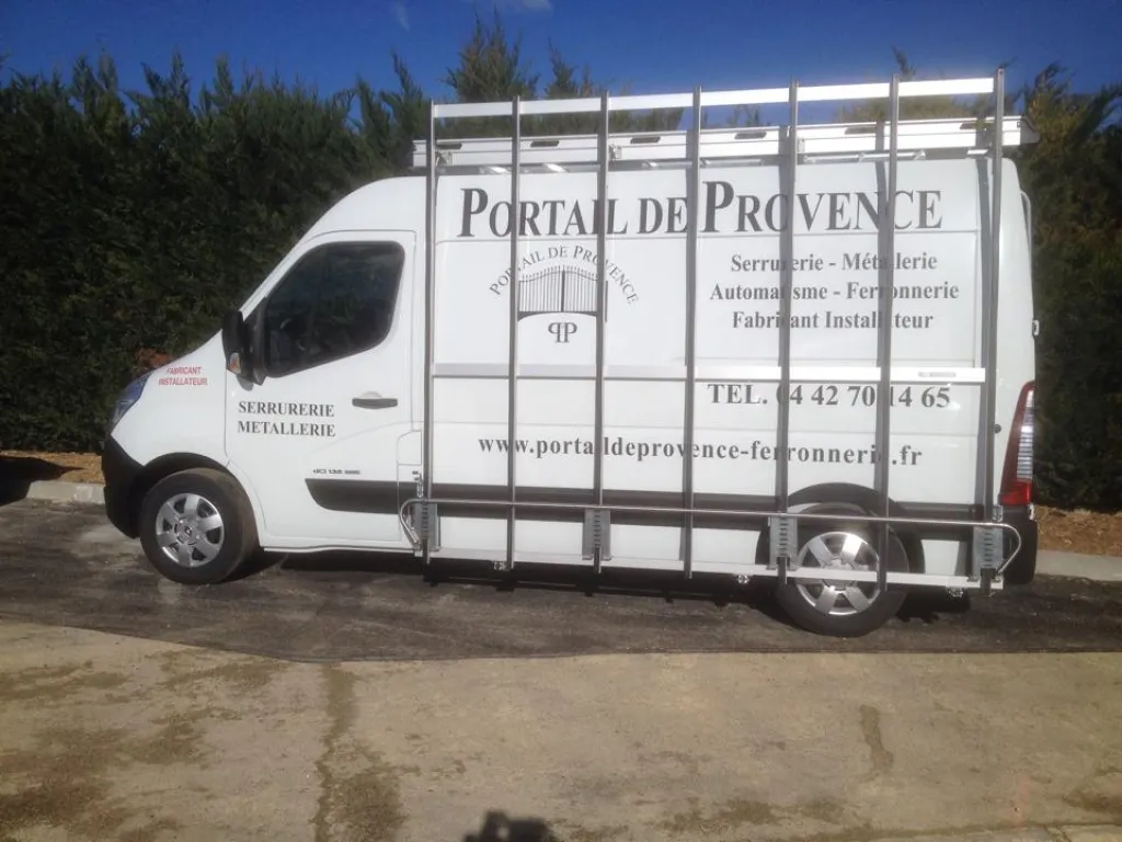 décors publicitaires, covering pour véhicules sur Aubagne proche de Roquefort-la-bédoule et Cassis