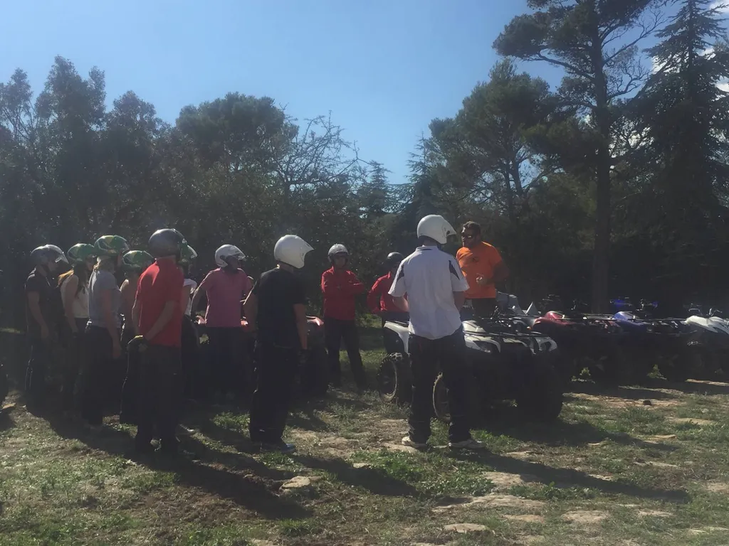 RANDONNÉE QUAD AU PIED DE LA SAINTE BAUME AVEC VISITE DE BERGERIE AVEC PASSAGERS