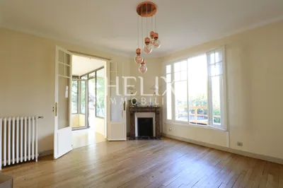 Belle maison familiale au Vésinet d'une surface de 160M² 8 pièces un triple séjour et 5 chambres, Proche école, gare RER A et commerces.