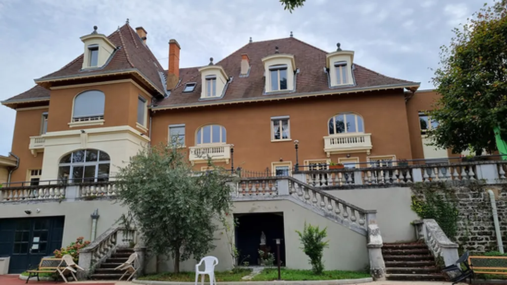 Ravalement de façade d'un EHPAD près de Lyon