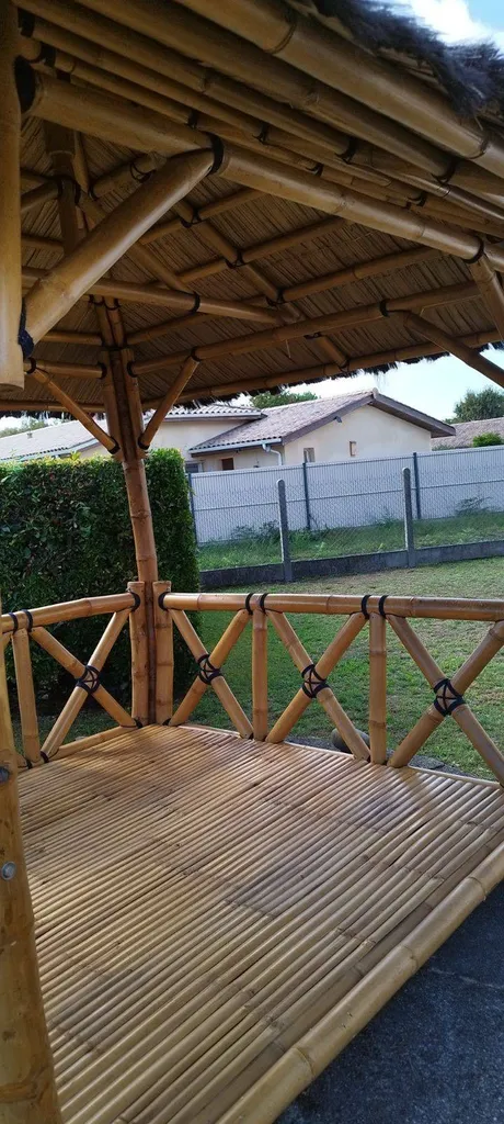 Vente et installation par Evolution Paysage de paillote et gazébos en bambou à Parentis-en-Born 