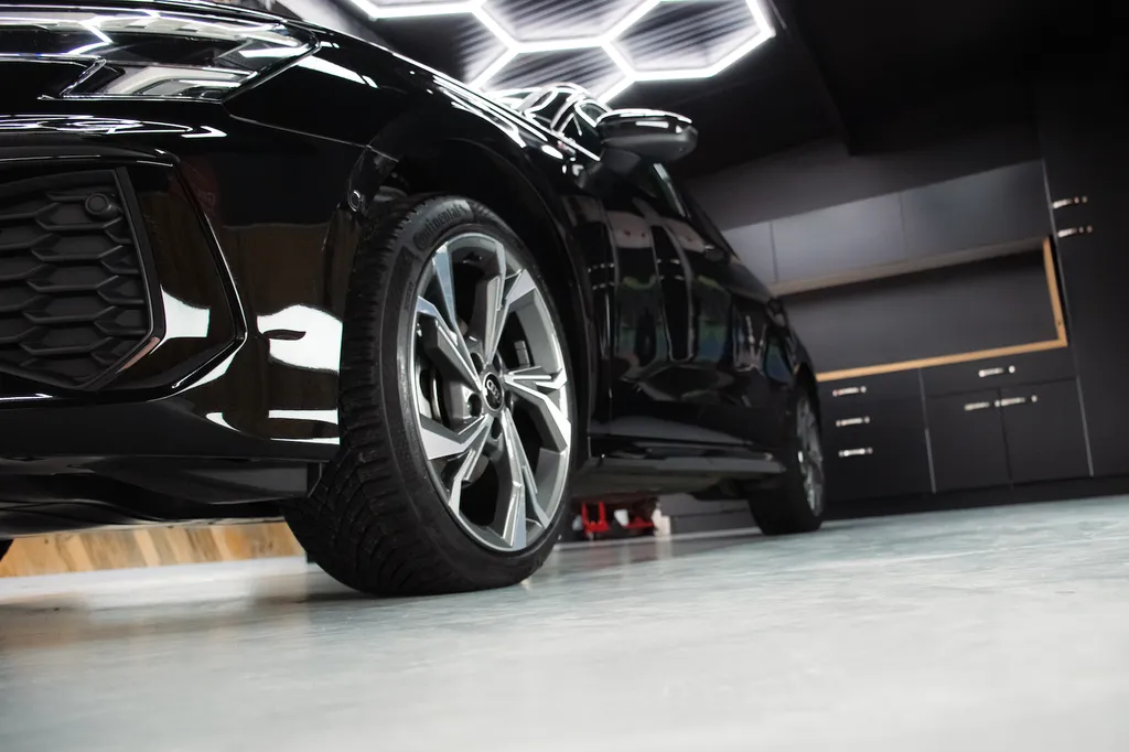 Traitement céramique Gtechniq Crystal Serum Light sur Audi A3 neuve à Senlis