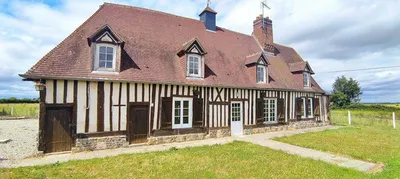 A VENDRE - Ancien prieuré de caractère à 11 km de Bernay sur un terrain de 1700m²