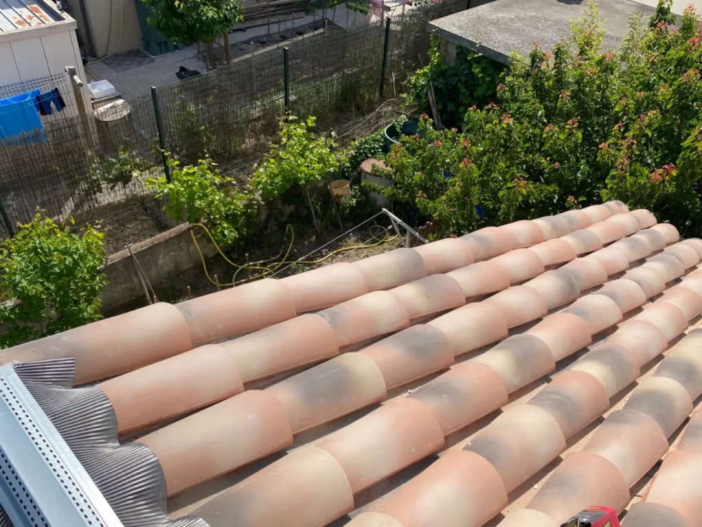 rive sur toiture pst canal fini sur gignac la nerthe