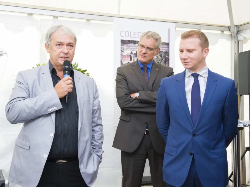 Reportage photographique événementiel discours d'un élu pose de la première pierre résidence 