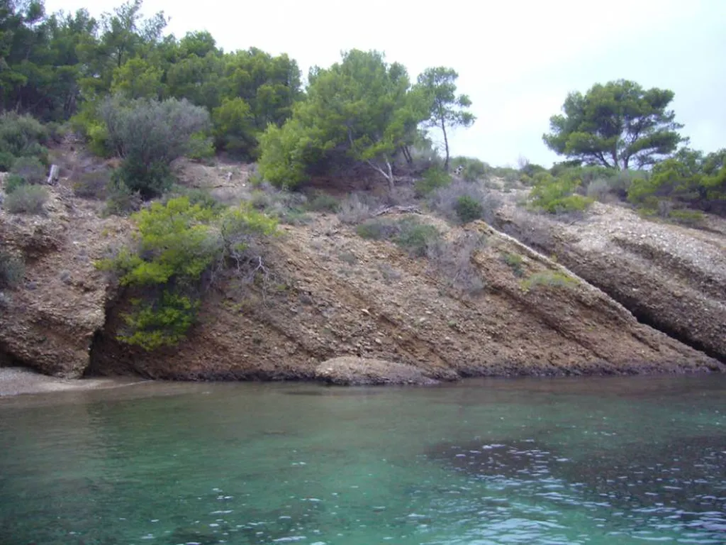 Découvrez le Charme du Vallon des Auffes en Bateau avec L'Eden Boat : Une Visite Marine Inoubliable