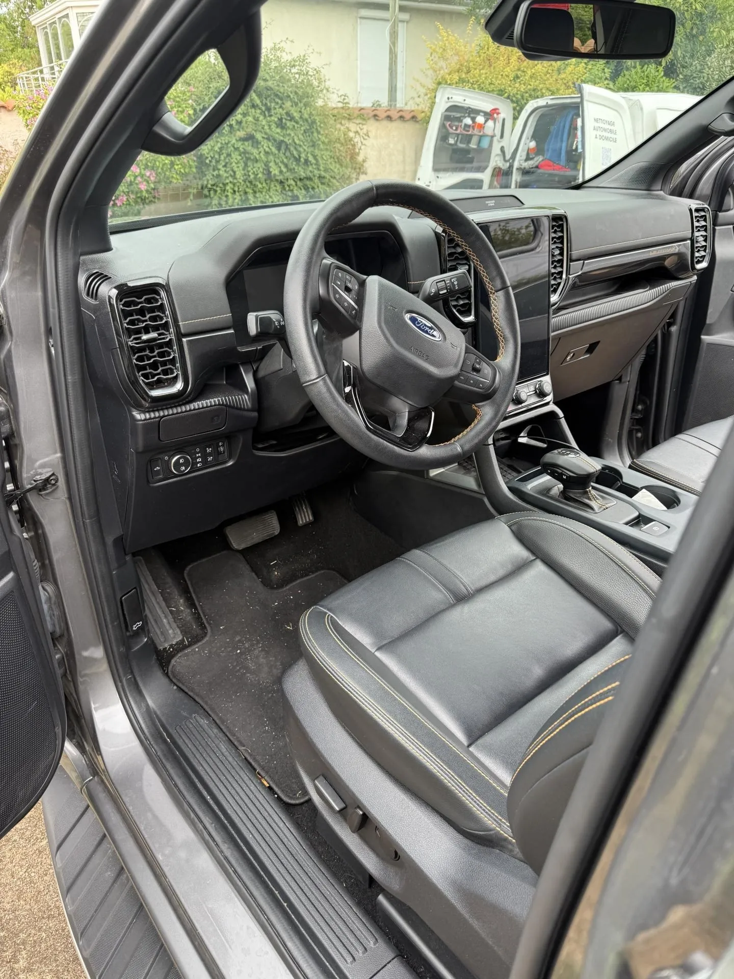 Nettoyage haut de gamme pour un Ford Ranger impeccable à Andrézieux Bouthéon