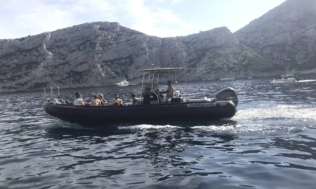 Calanques Express : bateau semi-rigide pour visite dans les Calanques avec skipper