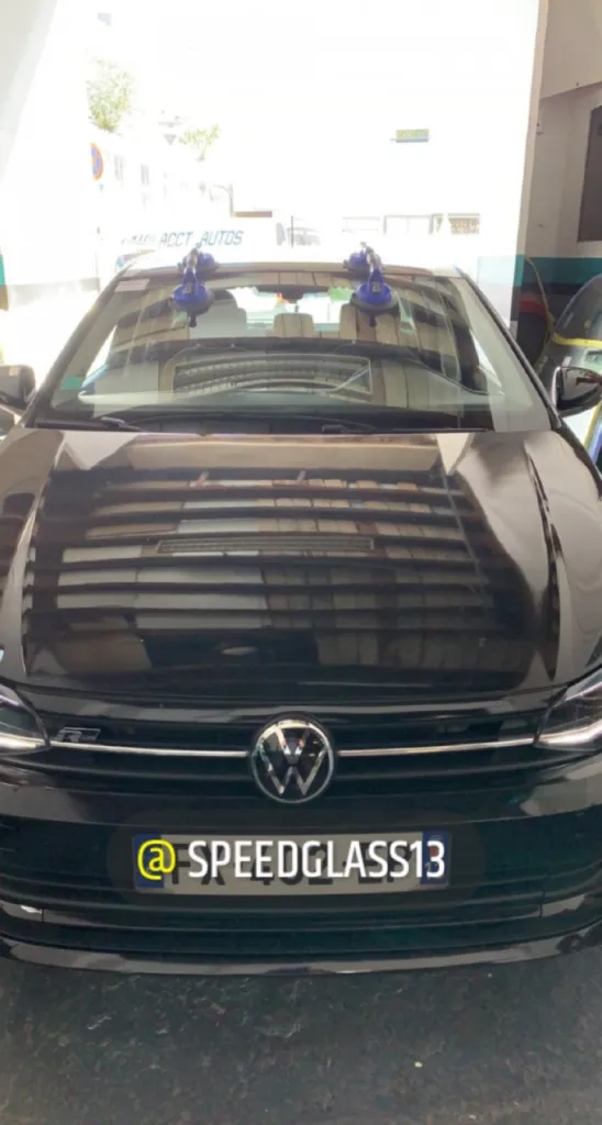 Volkswagen Polo réparation pare brise aucun frais d’avance sans franchise + 150€ offert +nettoyage véhicule Marseille 13014