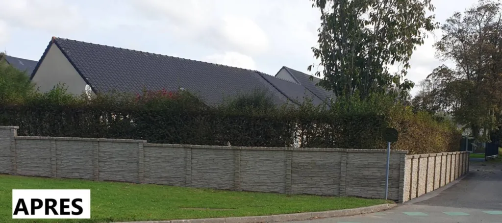 Clotûre en pal béton imitation pierre sèche double face avec couronnement 