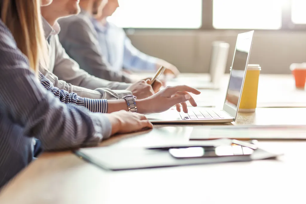 développez des annonces engageantes et inclusives pour attirer les profils les plus pertinents dans un marché de l’emploi concurrentiel