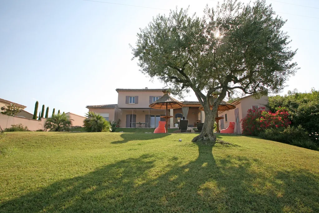 Monts de Vaucluse - Maison traditionnelle avec piscine    