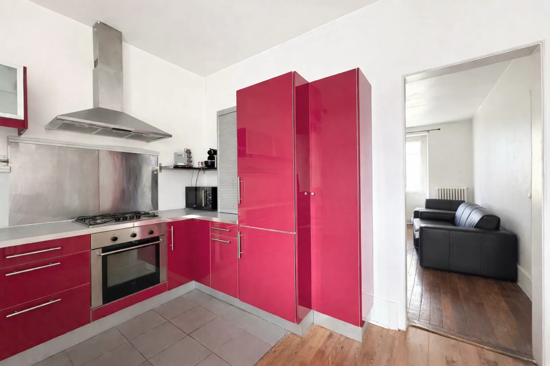 A vendre un bel appartement de 52,68 M² beaux volumes, dans un immeuble ancien à Saint Germain en Laye, proche de la Place du Marché, 5 minutes du RER A.