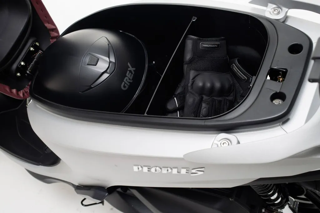 Scooter KYMCO POEPLE S 125 : coffre