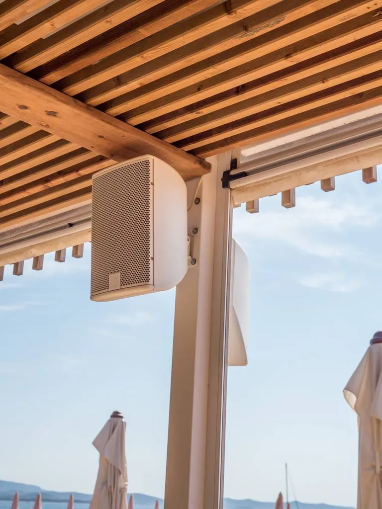 Installation sonorisation au restaurant le SAO PRAIA à Hyères Var 83