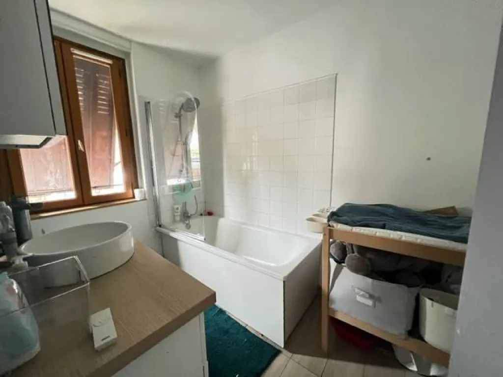 A vendre maison de ville de 75 m² + un studio loué sur la commune de ELBEUF 76500
