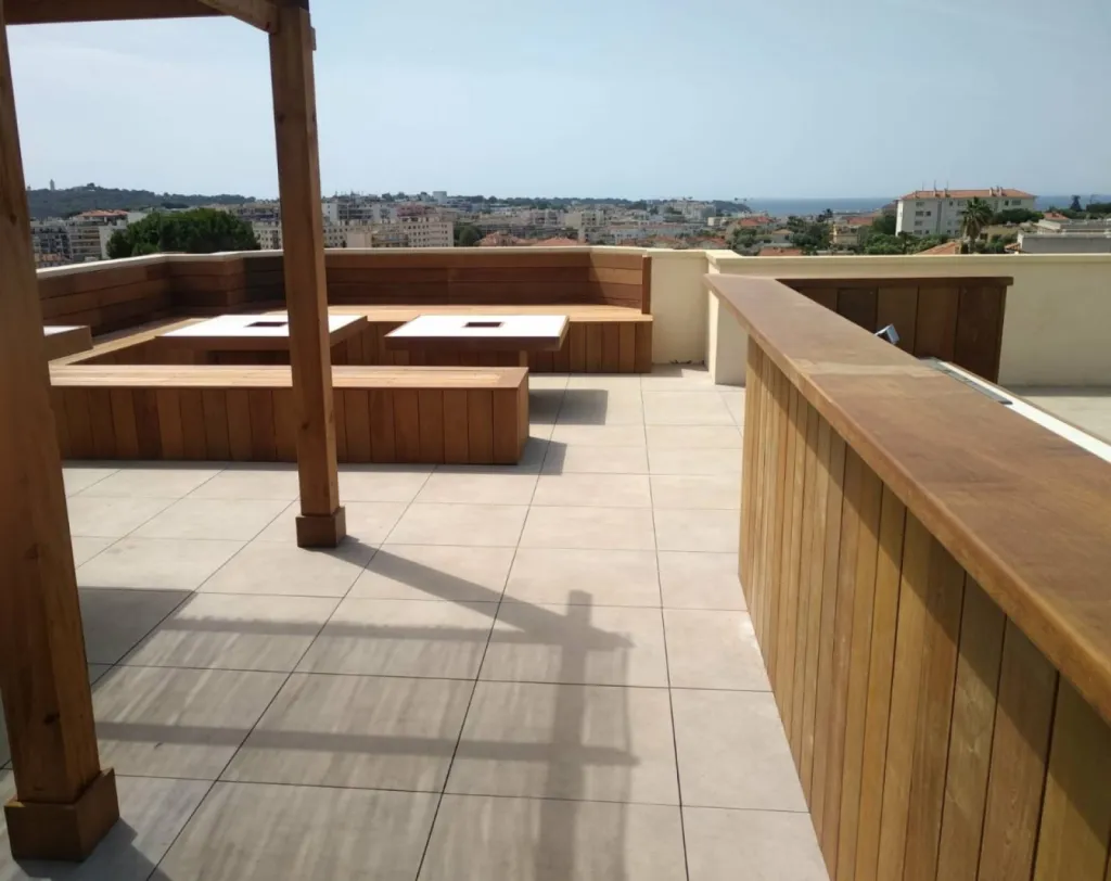 Innovation et Élégance : Rooftop en Bois Ipé à Nice par La Parqueterie Aixoise