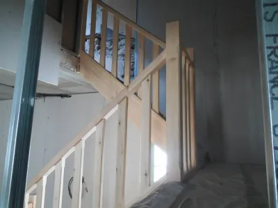 Conception et pose d'un escalier en bois sur mesure 2/4 tournant à Marseille